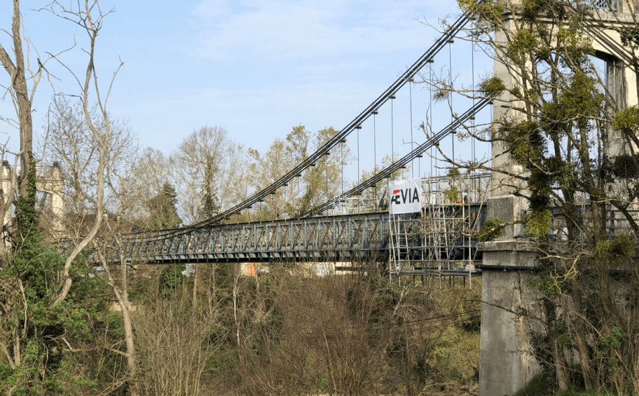 Ævia sécurise un pont suspendu à Viterbe (81)